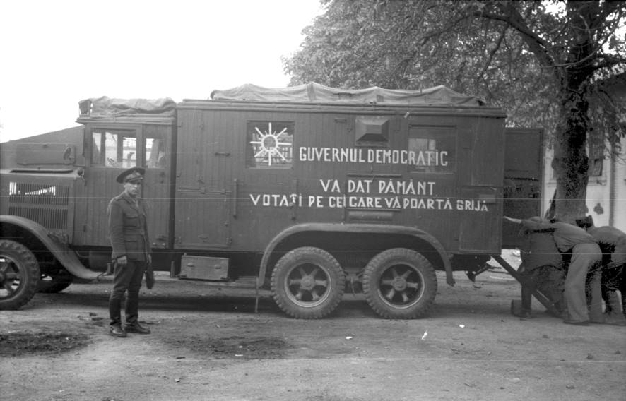 Politica militară sovietică